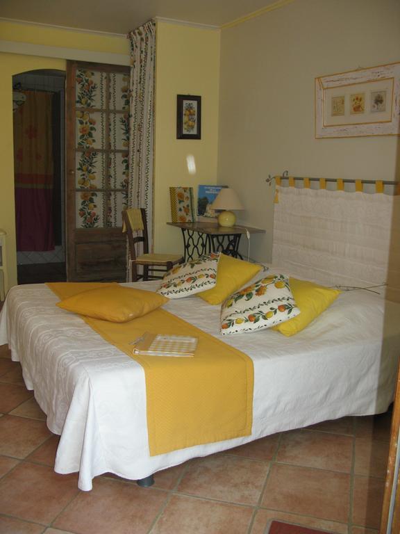 l'Oustaou B&B Piscine&Spa Besse-sur-Issole Zimmer foto